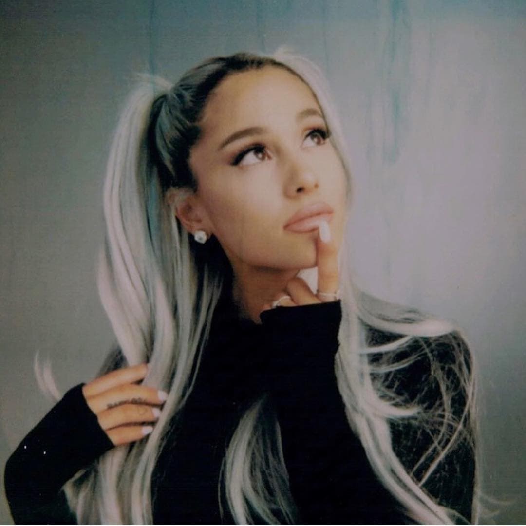 "Para alguien que asegura odiar la relevancia, vaya que amas pegarte a ella, ¿no?", tuiteó Grande para después agregar: "Gracias, lo que sigue".