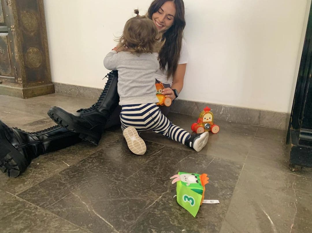 Algo práctico que ha echado a andar es que sus hijos, de los que poco se sabe públicamente, no tengan limitantes en cuanto a la ropa que quieran usar o con cuáles juguetes busquen divertirse.
<br>