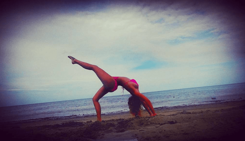 Ivanna Rodríguez prefiere ponerse activa en la playa.