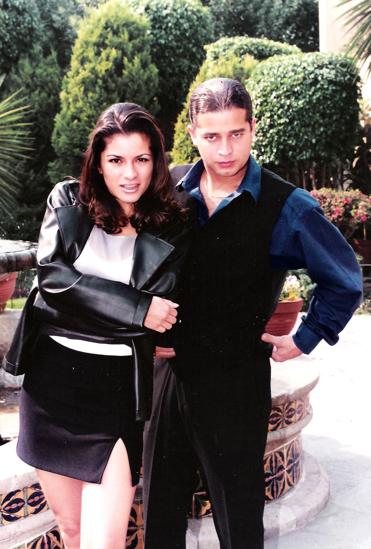 <b>Sentidos opuestos</b>
<br>Fue el dúo pop de electro dance por excelencia en México. Estuvo integrado por Alessandra Rosaldo y Chacho Gaytán entre 1993 y 2001.