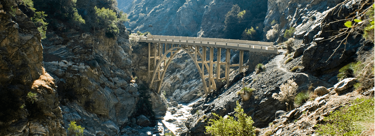 <a href="https://www.visitcalifornia.com/experience/bridge-nowhere/">Bridge to Nowhere</a> - Mejores lugares para senderismo en Los Angeles