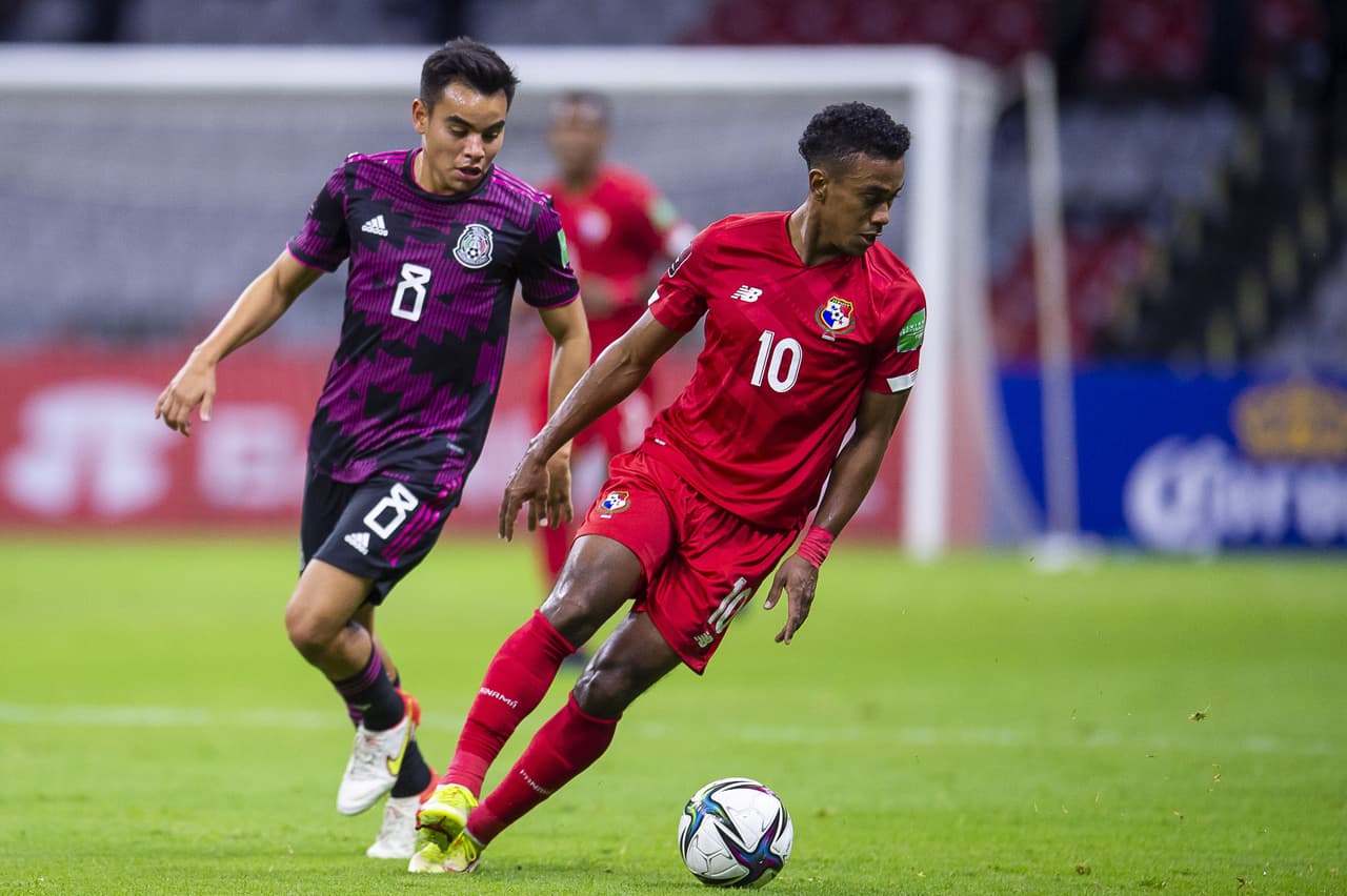 Raúl Alonso Jiménez anota desde los aonce pasos, le da la victoria a México 1-0 seobre Panamá y supera a Hugo Sánchez en la table de los goleadores históricos de la selección.