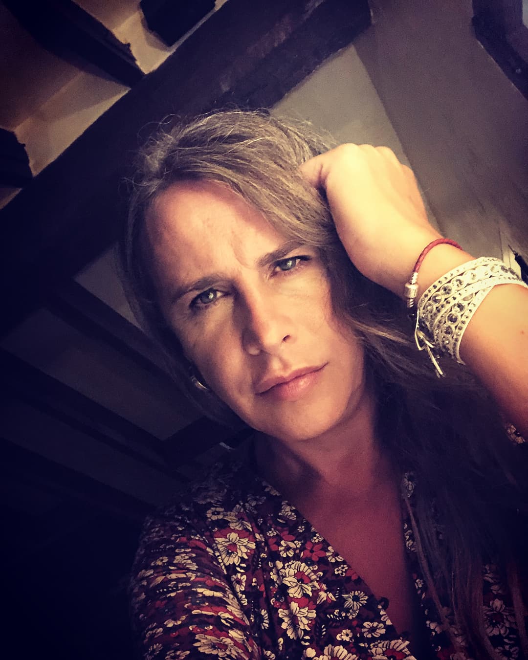 "Pero a quién le interesa lo que yo haga o no con… yo qué sé. Es absurdo, es absurdo, ya hasta
<b><a href="https://www.univision.com/entretenimiento/celebridades/karla-sofia-gascon-solo-tiene-un-deseo-esta-navidad-recuperar-todas-las-cosas-que-perdi-fotos" target="_blank">me hace como gracia</a></b>, pero bueno, ya se verá. Tampoco se lo voy a enseñar a nadie, solamente a quien se acueste conmigo", agregó.