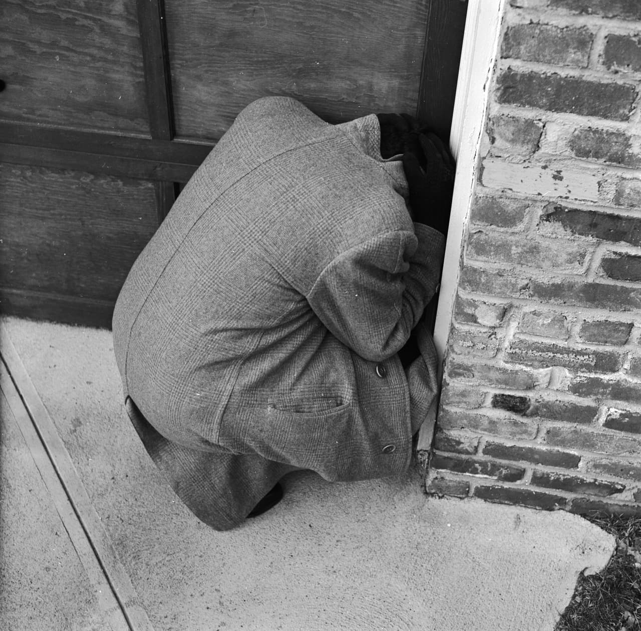 <b>4. </b>Si oye las alarmas de un ataque
<b>cúbrase tan rápido como pueda, debajo de alguna estructura de concreto o debajo de la tierra </b>si es posible y quédese ahí hasta que oiga otra instrucción, dice el gobierno de Guam.