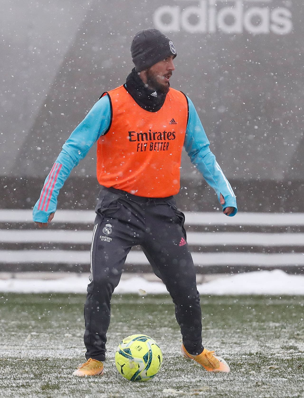 El Real Madrid preparó su próximo duelo contra Osasuna entrenando en la Ciudad Real Madrid bajo una tremenda nevada.