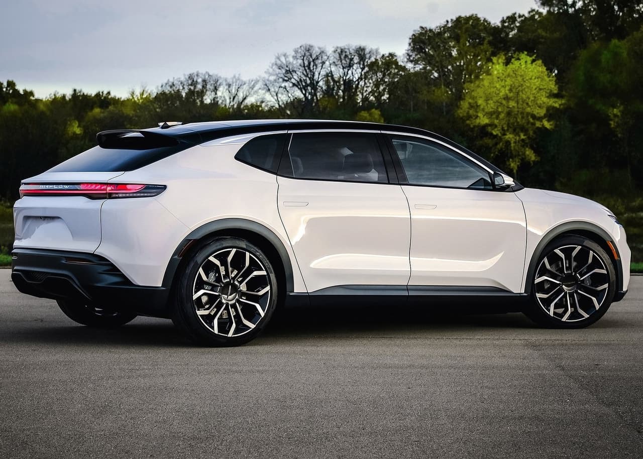 Esta unidad para cuatro pasajeros equipa una batería de 118 kilovatios-hora que le permite entregar una autonomía de 400 millas por carga. Así también, incorpora un sistema de conducción autónoma de nivel 3.