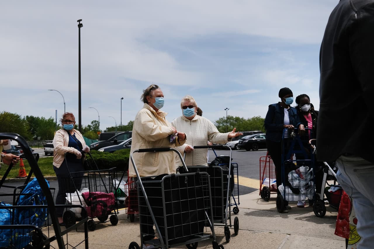 Unas 16,153 residentes de la ciudad de Nueva York habían perdido su vida por el coronavirus para el 20 de mayo, según datos oficiales. Se sospechan que otras 4,781 muertes adicionales también podrían estar relacionadas con el coronavirus.