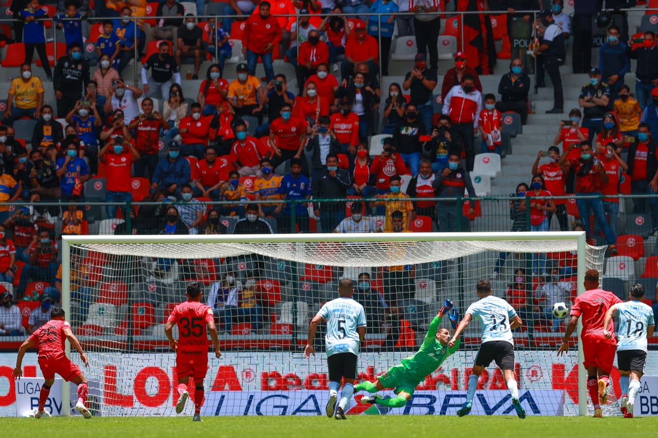 Toluca se impone en su casa ante Tigres 2-1 durante la segunda Jornada del Apertura 2021. Guido Pizarro abrió el marcador a los 27 minutos a favor de los de la UANL, pero Raúl López Gómez igualó el partido a los 33' y Alexis Canelo sumó gol para aventajar a los locales (84'). Fue Braian Zamudio quien sentenció el partido así los 'Diablos Rojos' suman tres puntos en el Grita México.