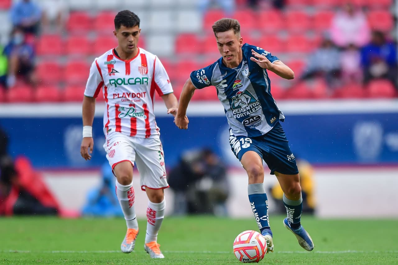 Necaxa toma rumbo en el Apertura 2022 y ahora le pegó a un Pachuca que ya suma tres partidos sin ganar en una descarga eléctrica que le vale para tres puntos muy importantes en el torneo gracias a los goles de Garnica y Giménez.