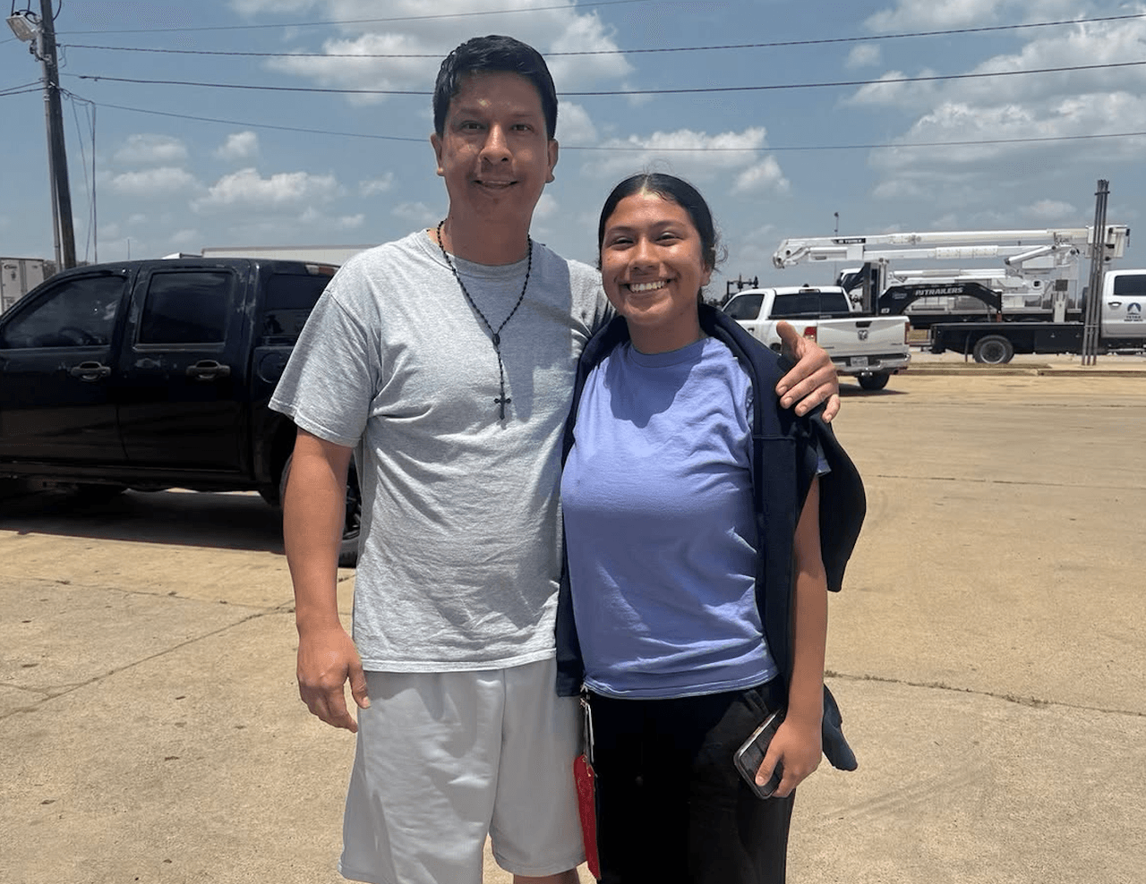 Liberan a adolescente colombiana que fue detenida por ICE cuando iba a la iglesia y a su padre cuando fue a buscarla