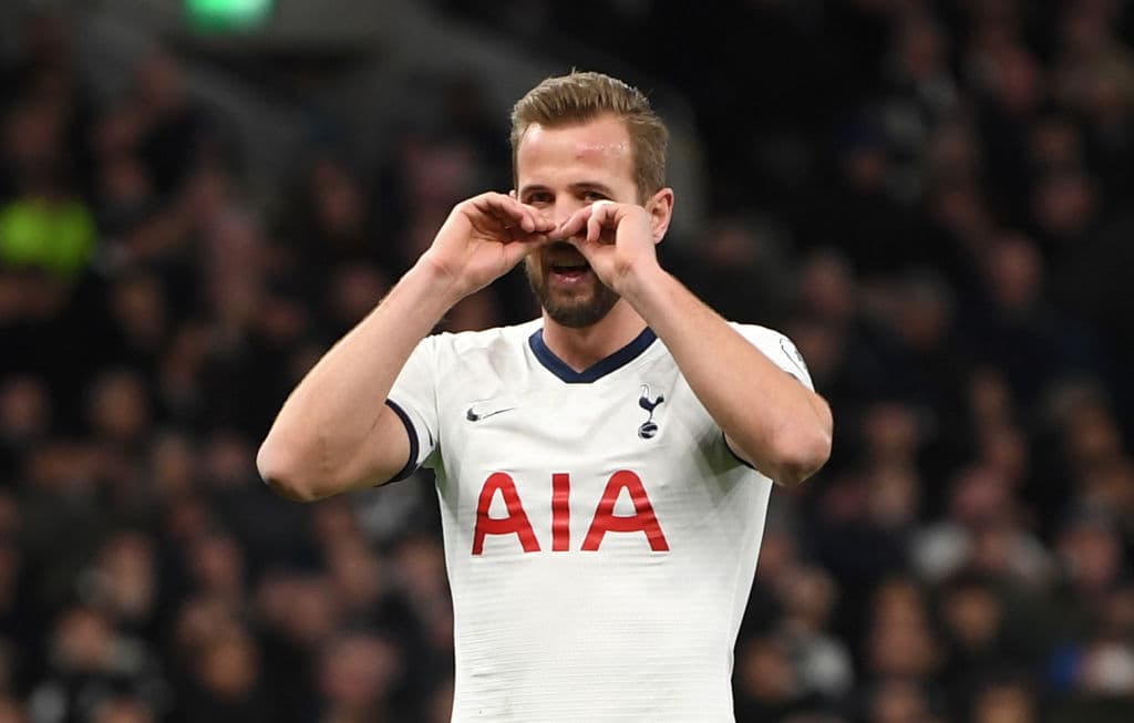 Chelsea vence al Tottenham 2-0 con dos goles de Willian. La escuadra de Mourinho sigue sin definir bien la delantera y le quitan el invicto en casa.