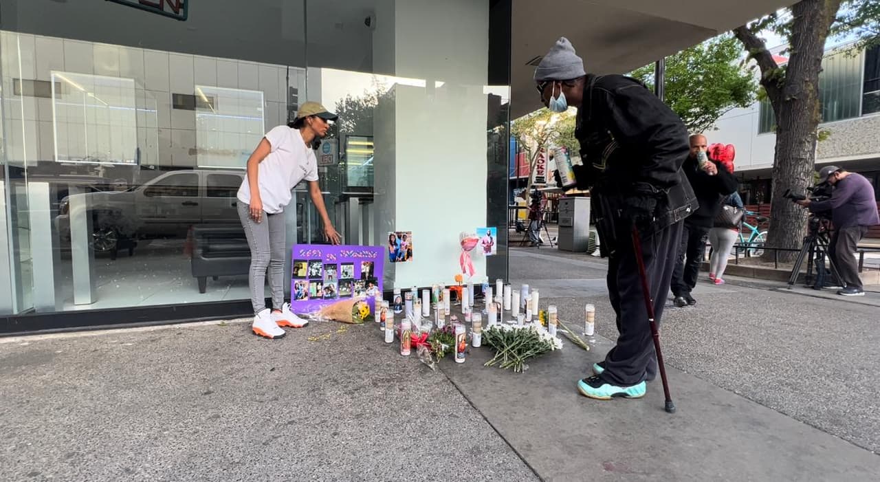 Un día después del tiroteo, los altares con velas y fotografías fueron puestos por familiares y amigos de las víctimas.