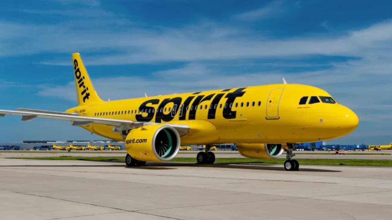 Spirit Airlines deja varados a cientos de pasajeros en Filadelfia tras fin de operaciones; ¿podrán obtener reembolso?