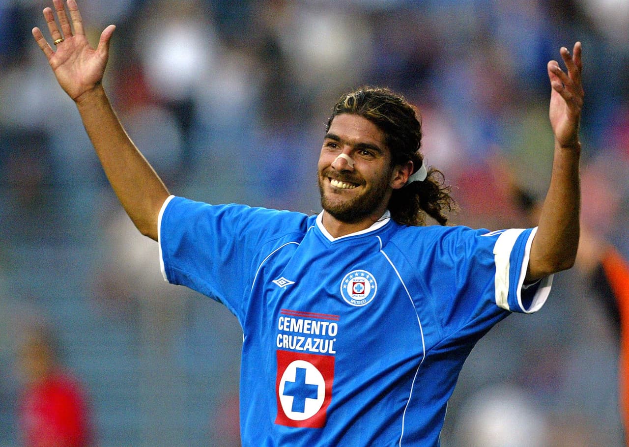 El uruguayo Sebastián Abreu es uno de los grandes que ha estado en ambos equipos. El atacante estuvo cedido a Cruz Azul entre 2002 y 2003.