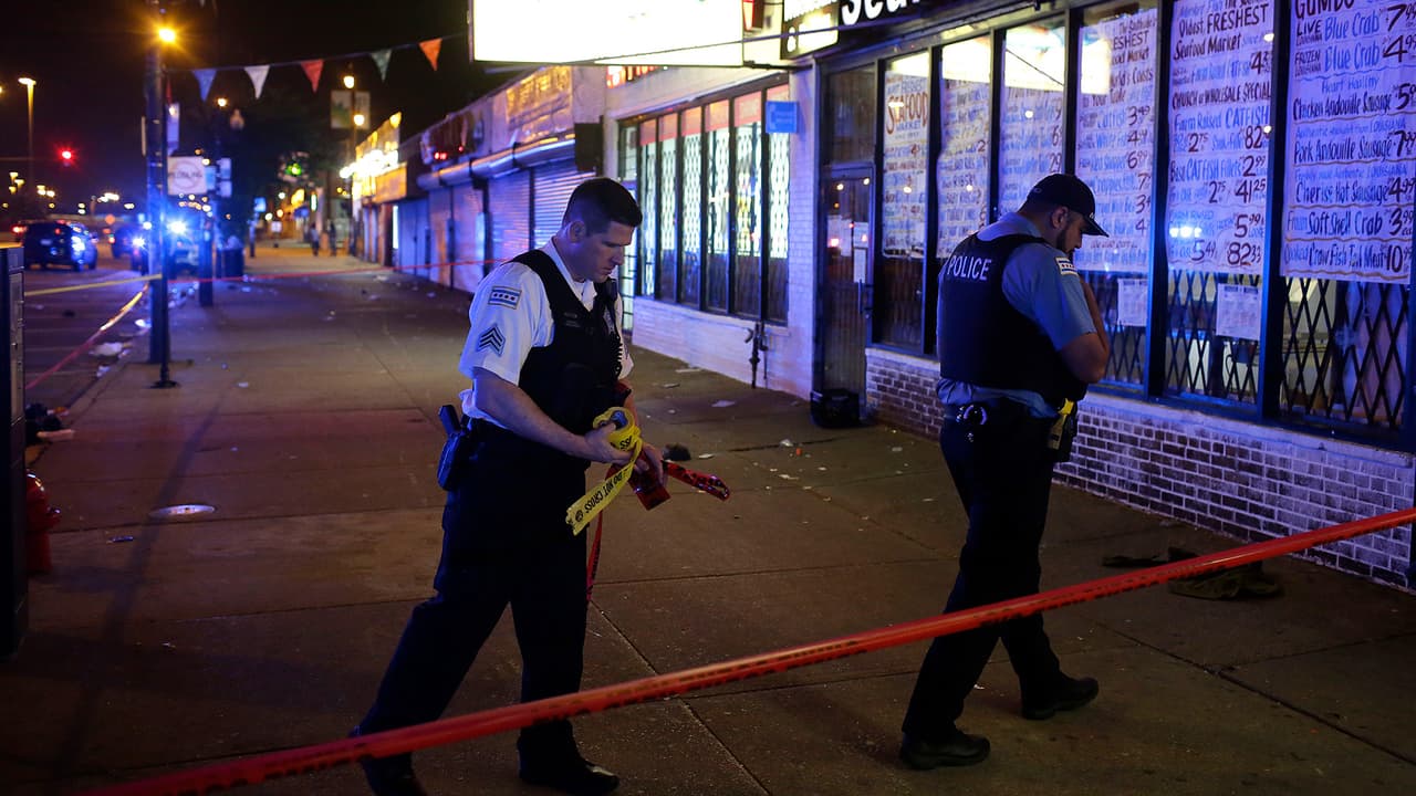Balean a un hombre para robarle su automóvil en South Loop