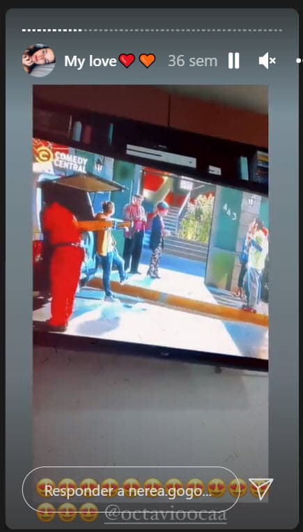 Ella también se mostraba orgullosa de la carrera actoral de su prometido y llegó a compartir algunos momentos de las transmisiones de
<b>Vecinos</b> que seguía por televisión.
<br>