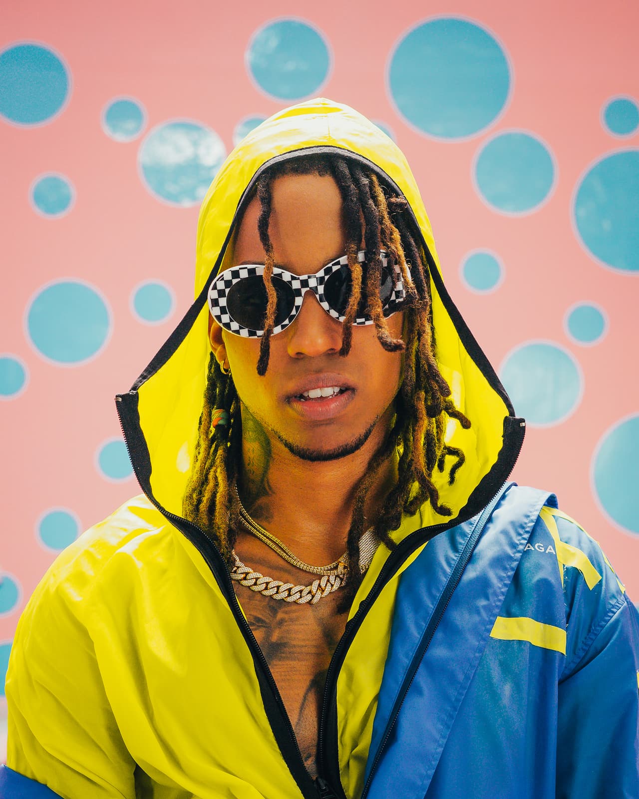 <b>Amenazzy: </b>Cantante dominicano que mezcla el R&B y el reggaeton, y que el proximo 18 de julio actuará por primera vez en Premios Juventud. También es uno de los nominados en
<i>The New Urban Generation </i>(La Nueva Generación Urbana).