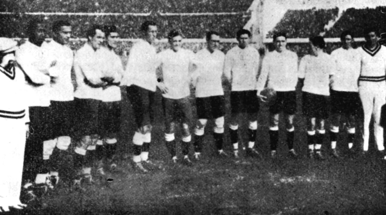 El 30 de julio de 1930 Uruguay derrotó a Argentina por 4-2 y se proclamaron campeones de la Copa del Mundo. (Foto AP)