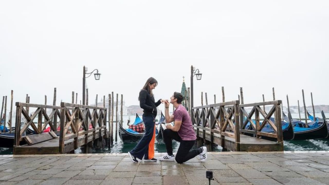 Julia Urbini y Paco Pizaña se comprometieron el 24 de diciembre de 2022.