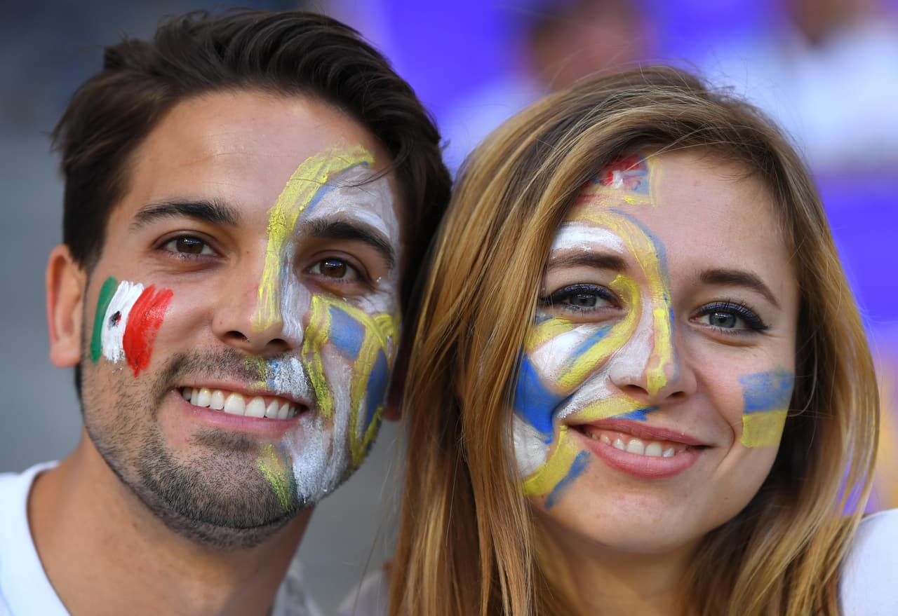 Incluso hubo hasta fanáticos mexicanos, este con su chica ucraniana apoyando al Madrid.
