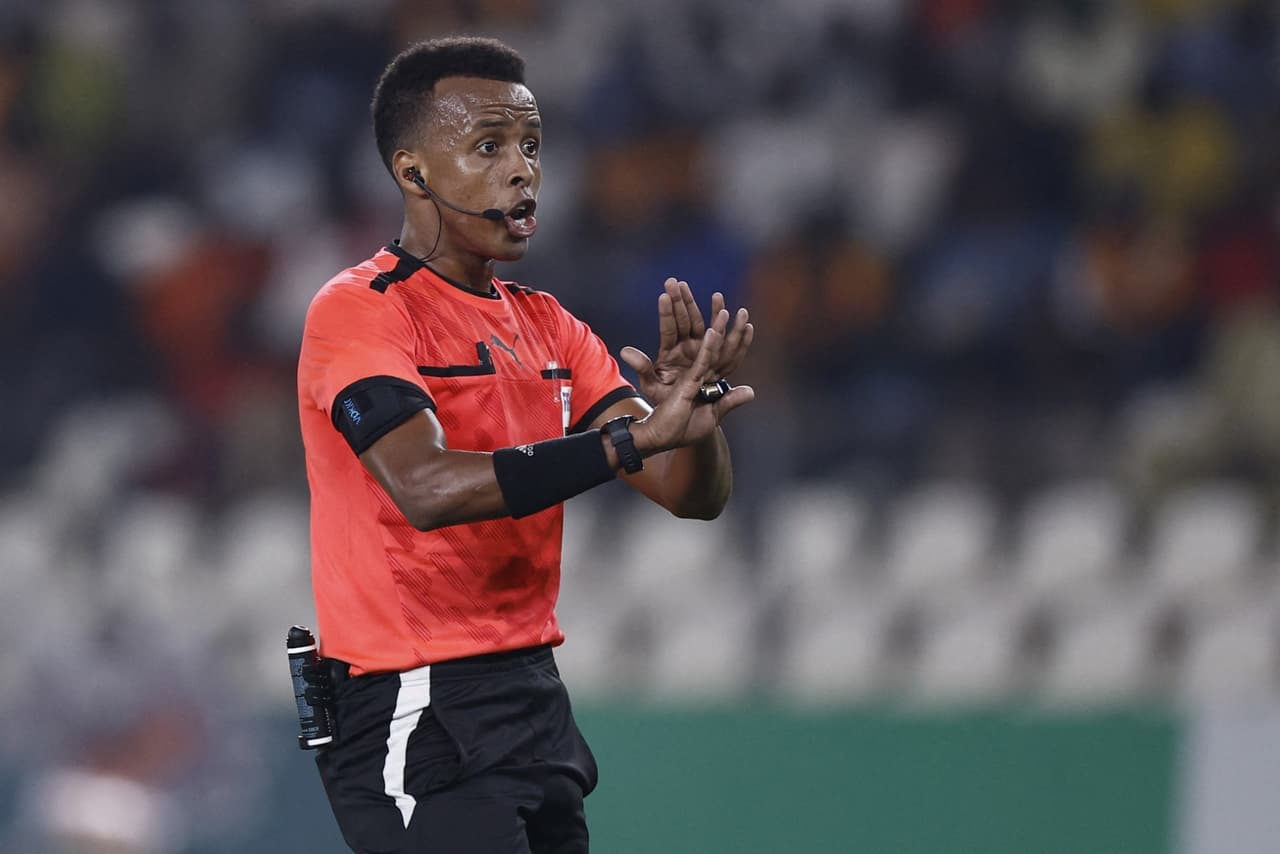 Omar Abdulkadir Artan, árbitro que formaría parte de la Copa Mundial, denuncia que EEUU le negó la entrada pese a tener visa