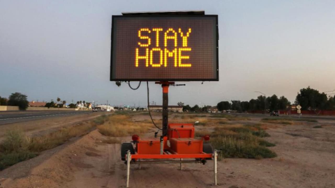 2) Quédate en casa en cuarentena por 7 días luego de viajar, aún cuando los resultados sean negativos después de 3-5 días.