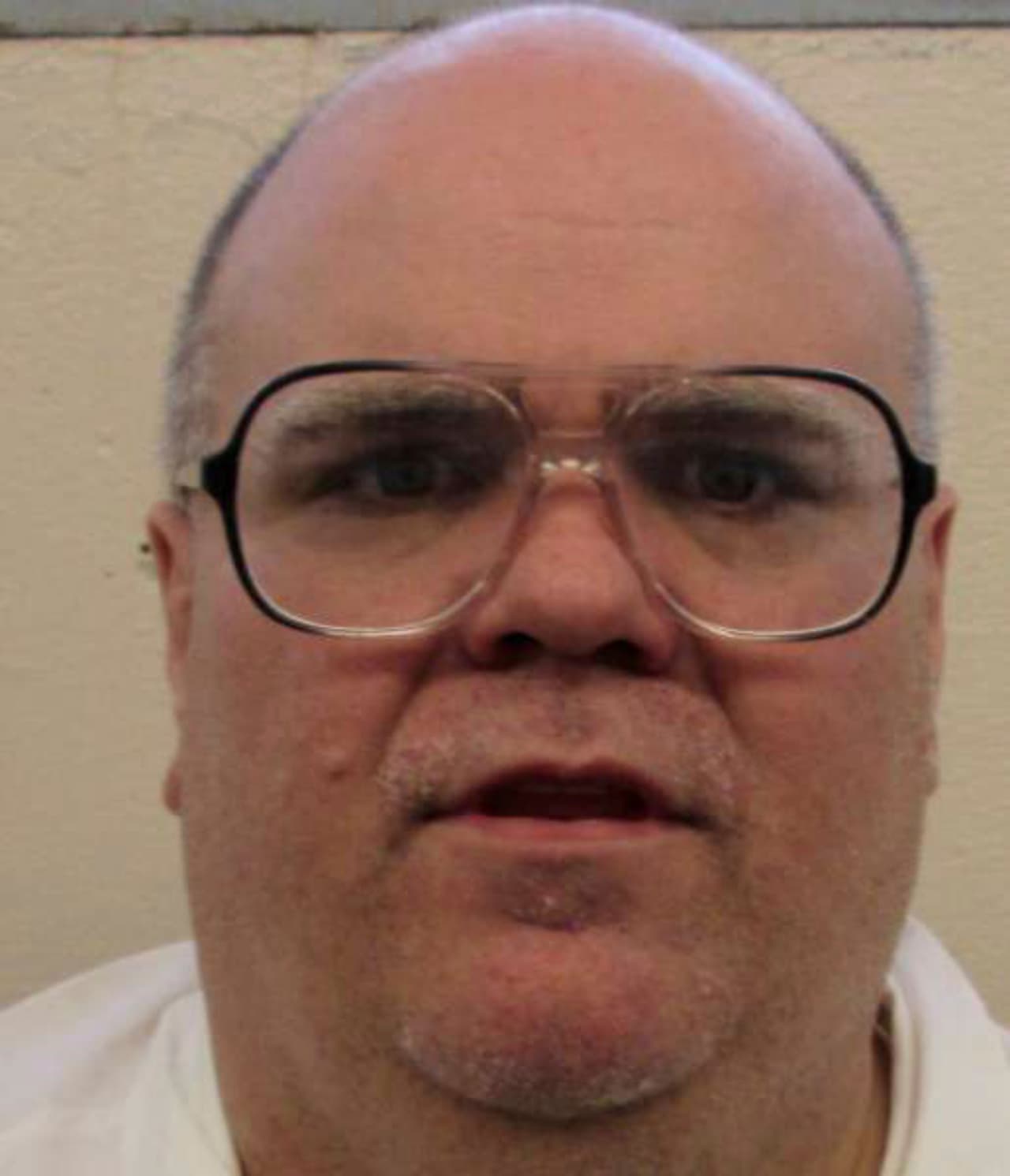 Esta fotografía sin fecha, facilitada por el Departamento Correccional de Alabama, muestra al recluso Alan Eugene Miller, condenado por asesinato capital tras un tiroteo en su lugar de trabajo que acabó con la vida de tres hombres en 1999. La serie de problemas en las ejecuciones mediante inyección letal en Alabama —situación que se agravó a última hora del jueves 17 de noviembre de 2022, cuando el personal penitenciario suspendió otra ejecución debido a un problema con las vías intravenosas— no tiene precedentes a nivel nacional, según declaró el viernes 18 de noviembre un grupo que monitorea la pena capital.