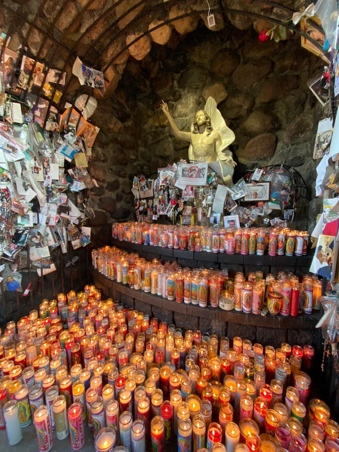 Seguidores de la Virgen de Guadalupe llegaron al Cerrito del Tepeyac a celebrar y agradecer los milagros que le pidieron a 'La Morena'.