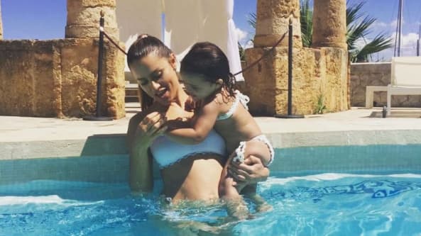 Sirenitas en la alberca.