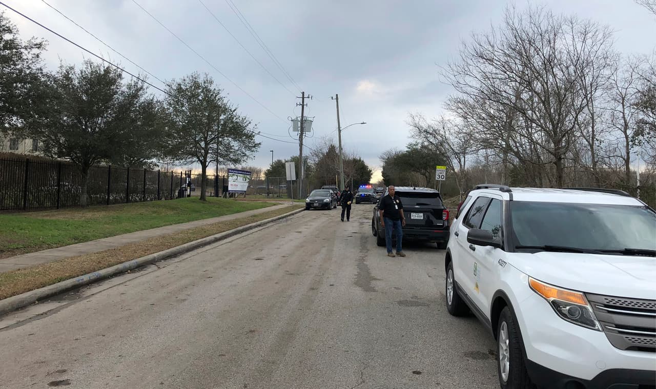 Policía de Houston halla un cuerpo en la misma área donde desapareció una madre el 11 de enero