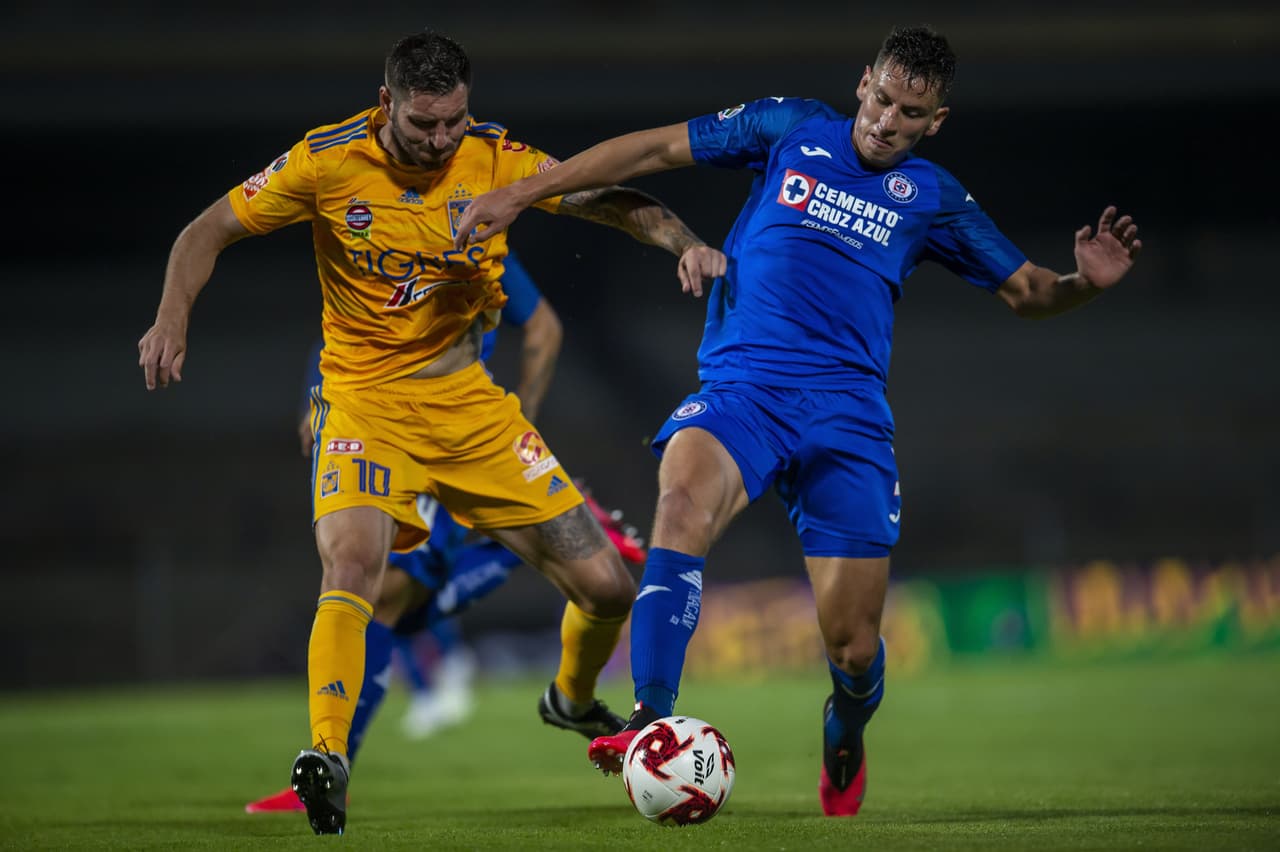 Los Tigres dejan ir el triunfo y la Máquina les empata el encuentro, lo lleva a los penales y se cuelan a la final de la Copa GNP.