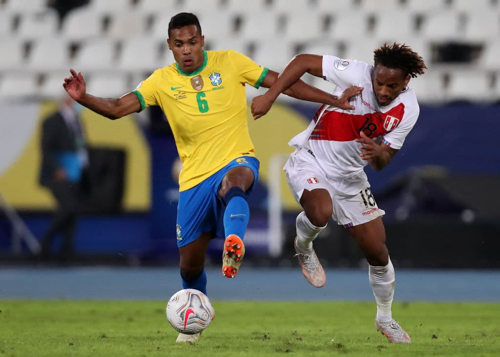 Perú no logra meter ni las manos y Brasil se los hace pagar caro con una golead a de 4-0.