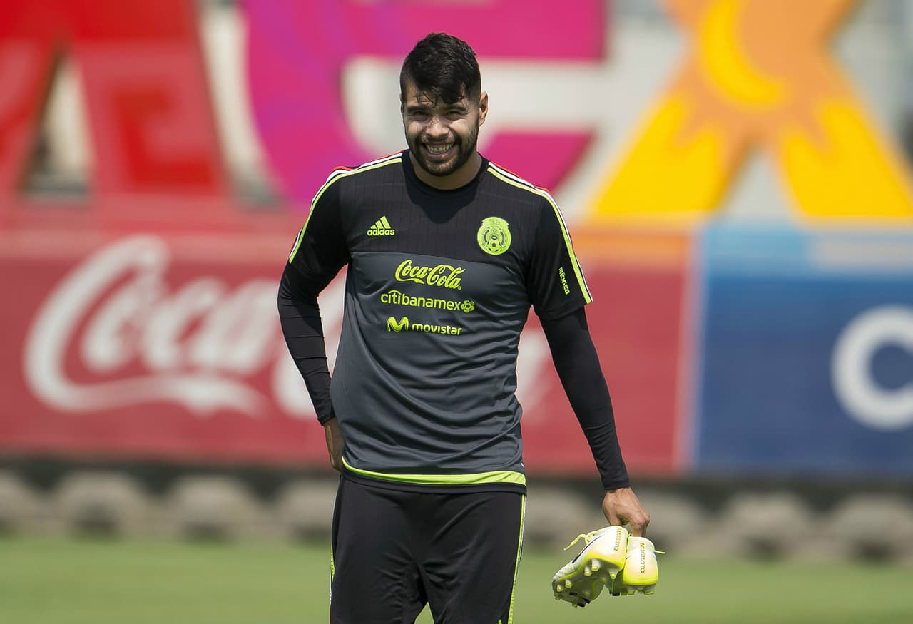 Néstor Araujo fuera del Tricolor por fractura en la mano