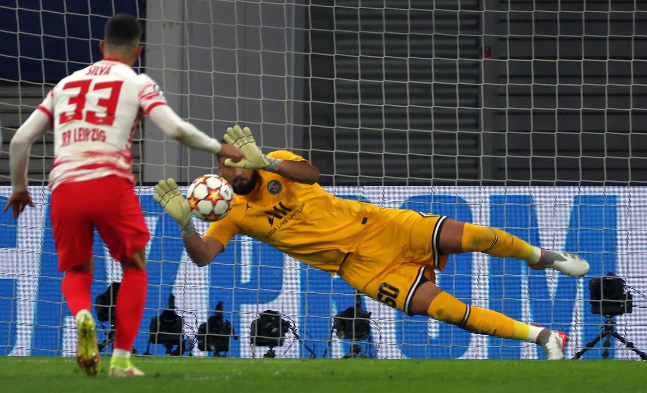 Paris Saint Germain empata ante el RB Leipzig con marcador 2-2, con doblete de Georginio Wijnaldum (21’, 39’) a favor de la visita. Las otras dos anotaciones fueron deChristopher Nkunku(8') yDominik Szoboszlai (90'+2'), durante la fase de grupos en la UEFA Champions League.