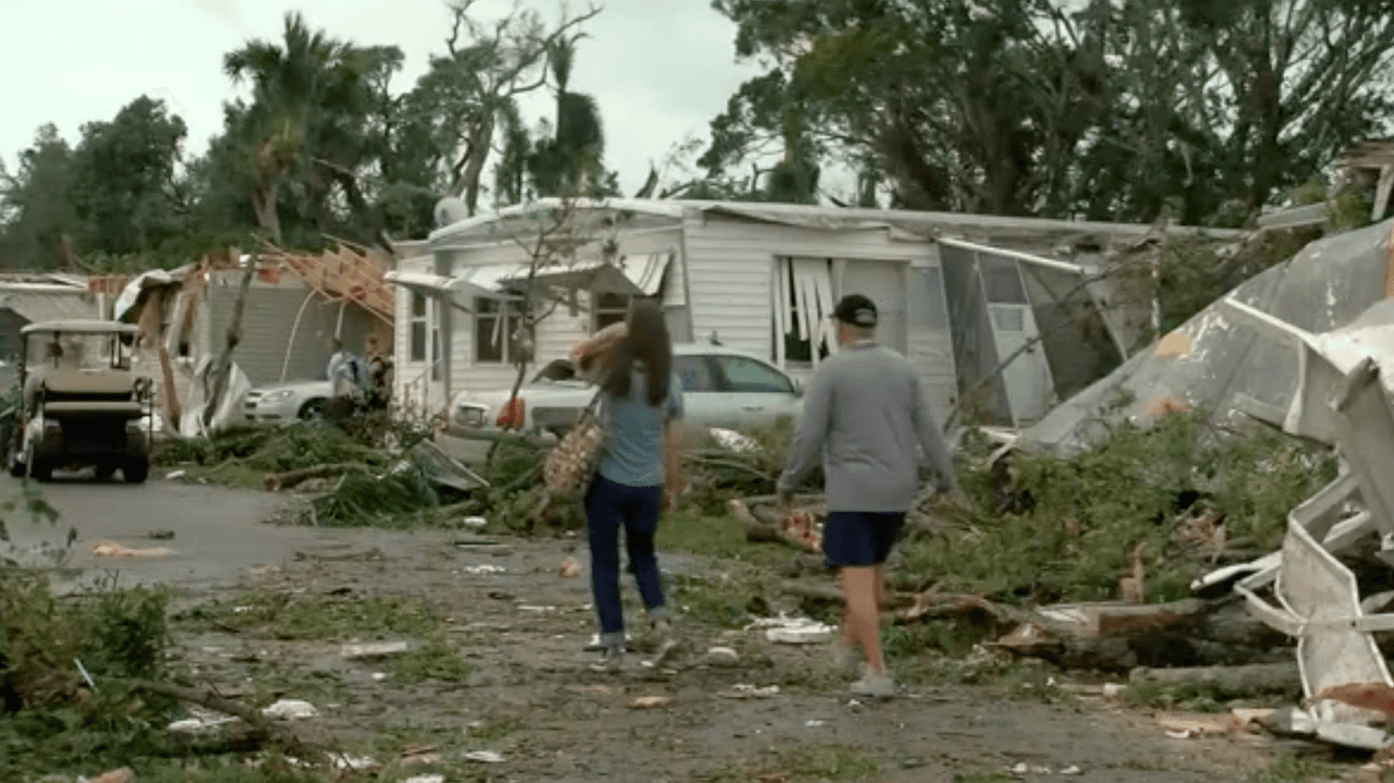 Las autoridades del condado Lee dijeron que al menos 108 viviendas quedaron con daños en su estructura.