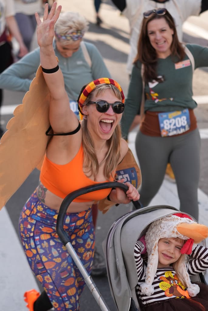 Los resultados completos de las categorías femeninas se encuentran en proceso de publicación en las plataformas Athlinks y RunSignup. Los organizadores indicaron que la información estará disponible en
<a href="http://turkeytrot.la/">turkeytrot.la</a>.