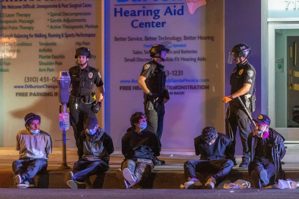 Personas detenidas en California en el marco de las manifestaciones por la muerte de George Floyd.