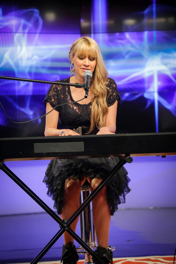 El grupo Ha*Ash estuvo en el Uforia Lounge de Los Ángeles deleitando a los radioescuchas de K-Love 107.5FM