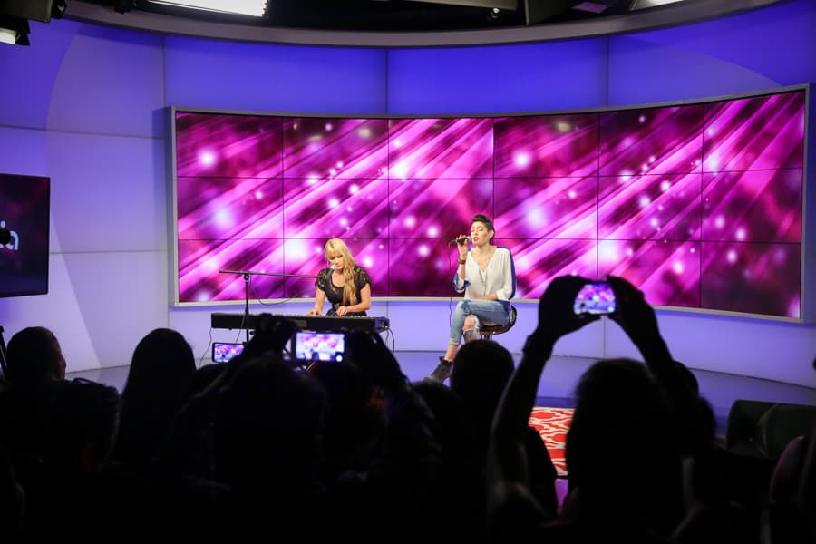 El grupo Ha*Ash estuvo en el Uforia Lounge de Los Ángeles deleitando a los radioescuchas de K-Love 107.5FM