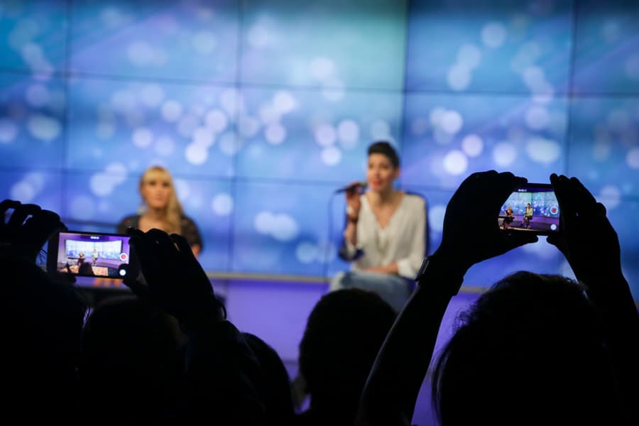 El grupo Ha*Ash estuvo en el Uforia Lounge de Los Ángeles deleitando a los radioescuchas de K-Love 107.5FM