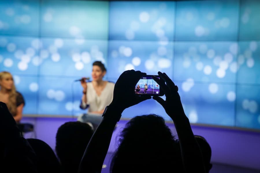 El grupo Ha*Ash estuvo en el Uforia Lounge de Los Ángeles deleitando a los radioescuchas de K-Love 107.5FM