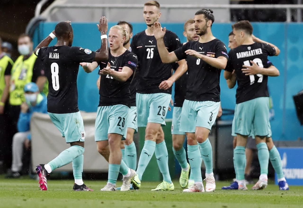 Austria se lleva la victoria ante Macedonia del Norte 3-1 durante el primer partido del Grupo C de la Euro 2020. Stefan Lainer (18') abrió el marcador a favor de los austriacos, pero Goran Pandev ya empataba al minuto 28 el encuentro. Ya en la segunda parte, Michael Gregoritsch y Marko Amautovic sumaban goles para darle el triunfo al 'Wunderteam'.
