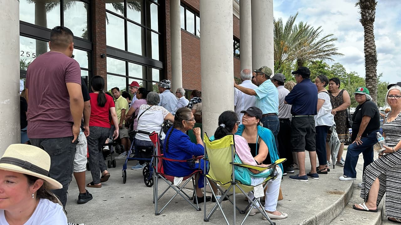 Además del nuevo Presidente, los mexicanos eligen a los representantes del Senado, Cámara de diputados, ocho gubernaturas y la jefatura de Ciudad de México.
<b>En total: 20,079 cargos públicos</b>.