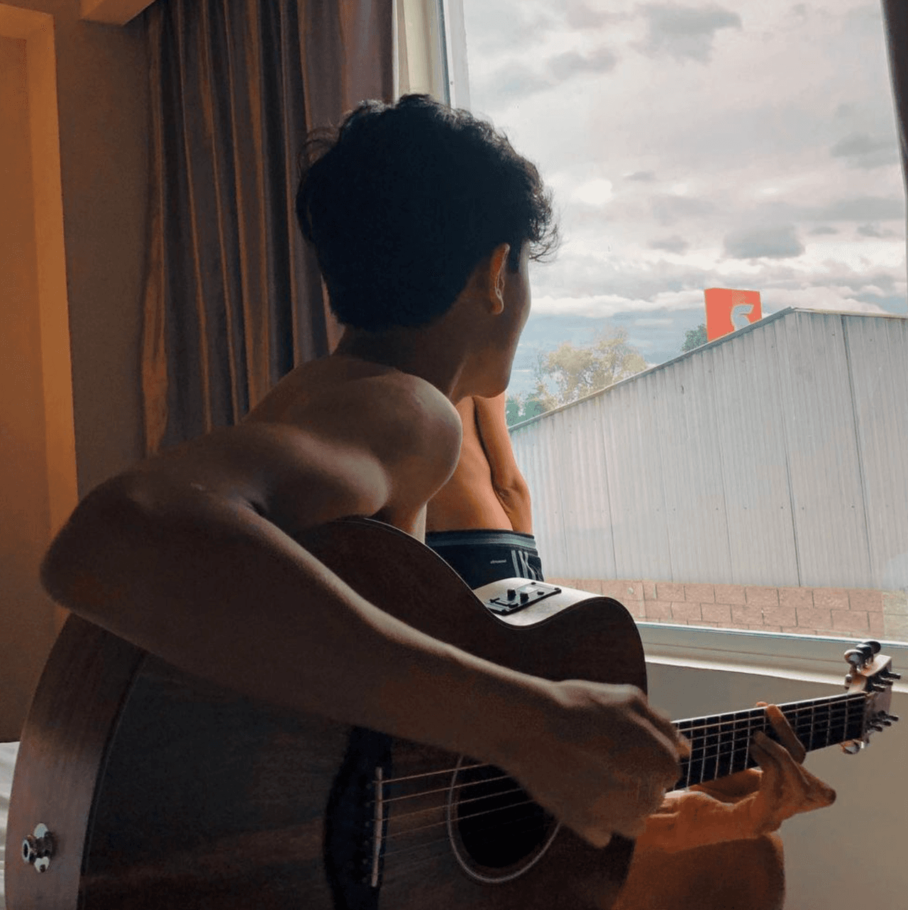 El joven dijo “Me agobiaba enseñarles eso... No encontraba el momento exacto para decirles ‘estoy haciendo esto”, dijo Vega en una entrevista para The San Diego Union Tribune.