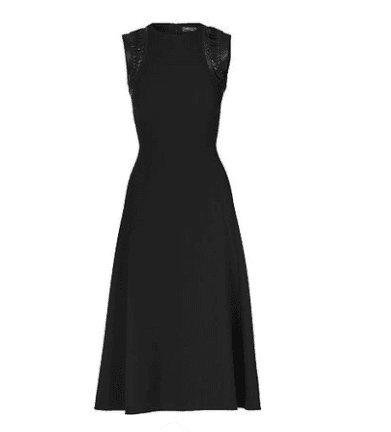 Vestido:
<b>Ralph Lauren. </b>Valor:
<b> <a href="https://www.shopstyle.com/g/women/ralph-lauren/salena-stretch-wool-dress/601959429">2,490 dólares</a>.</b>