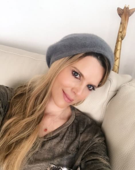 La actriz de 42 años dejó tristes a sus fans cuando declaró que muy difícilmente volverá a trabajar como actriz, no está en sus planes y tal vez podría hacer algo solamente si se tratara de una serie o película con temática religiosa.