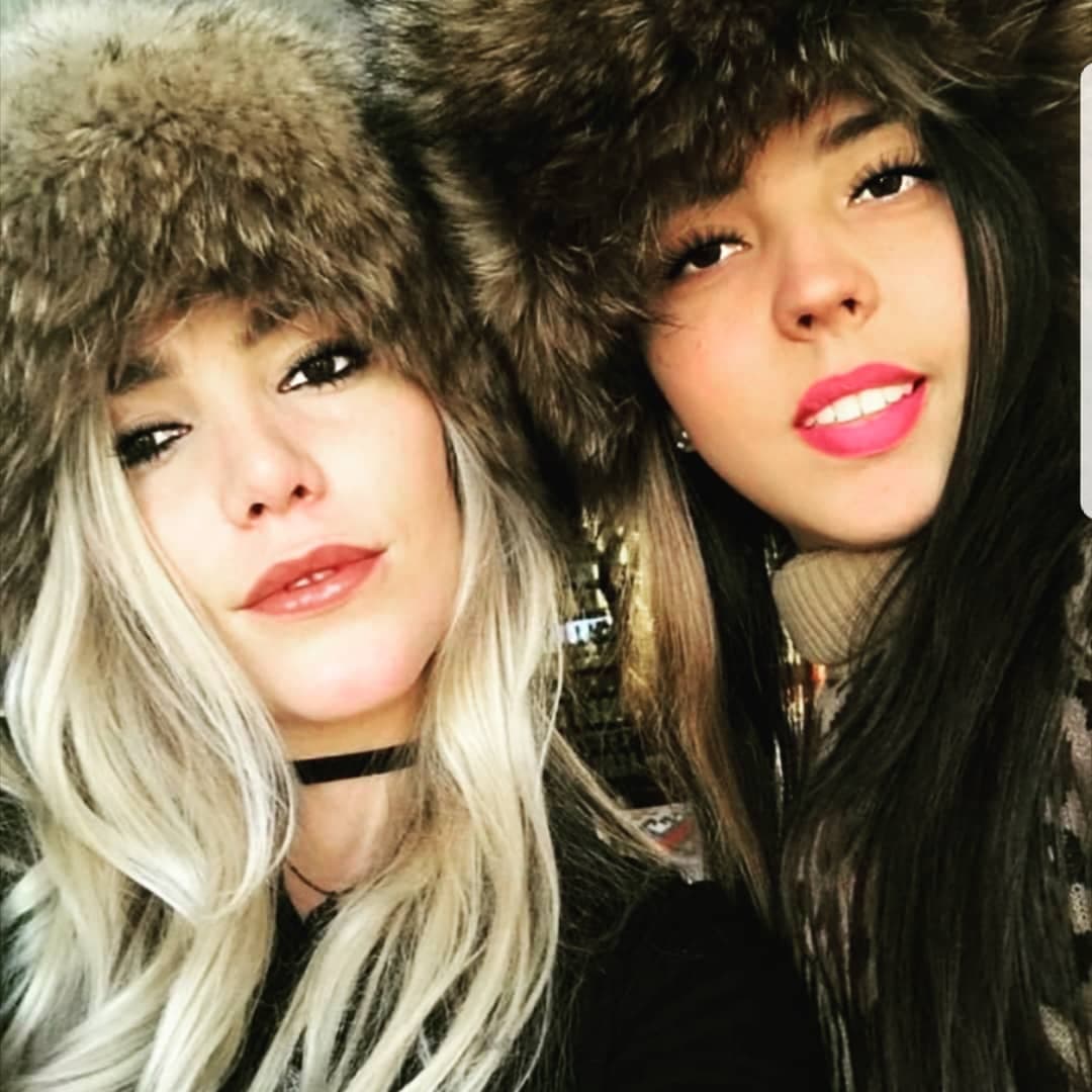 En julio, Frida Sofía le escribió a su hermana, con motivo su cumpleaños: “me has enseñado tanto de la vida, eres mi persona favorita de todo el universo, eres la más fuerte, la más inteligente, la más generosa y tienes un corazón lleno de amor puro”.