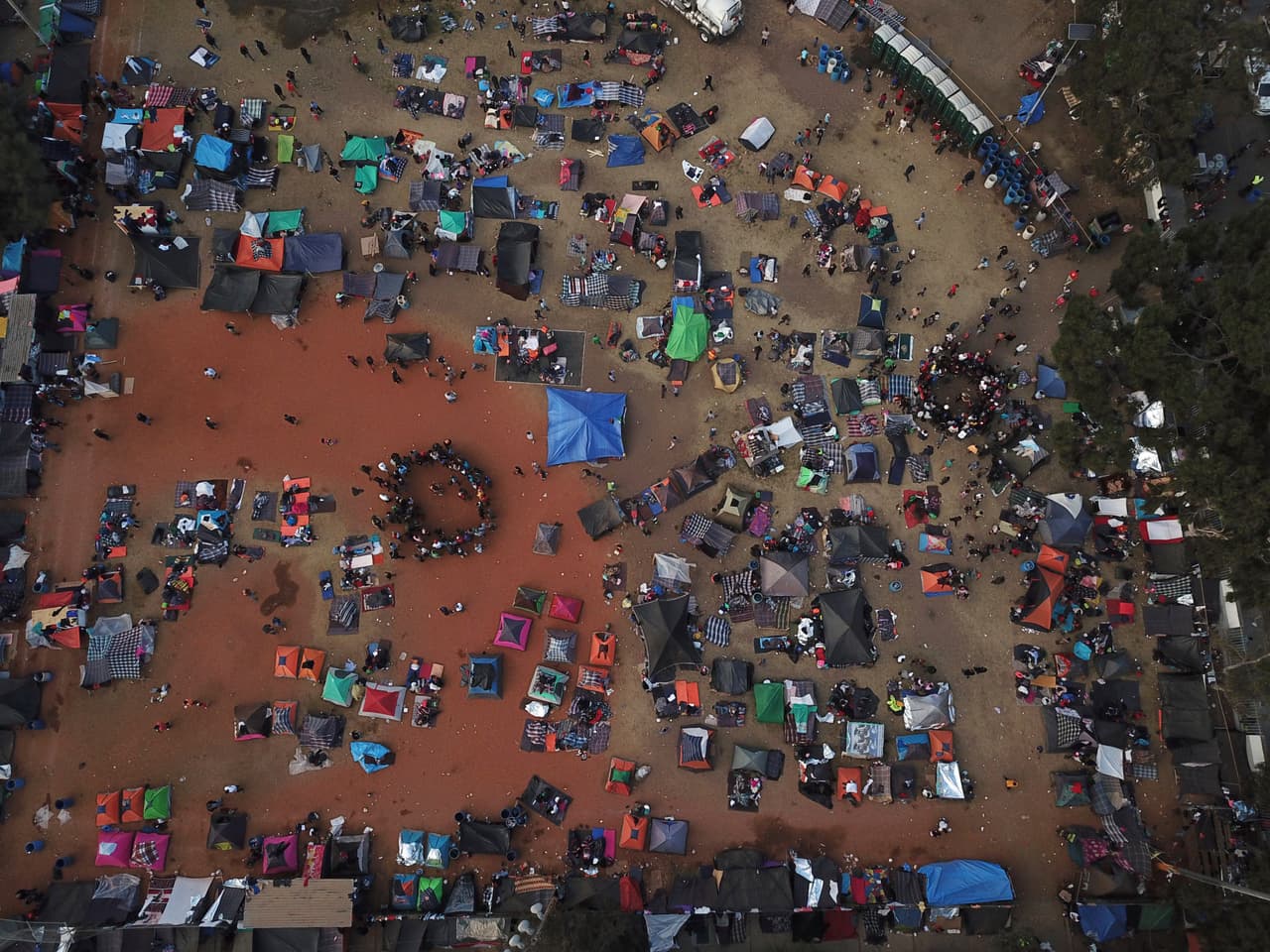 Una vista aérea del estadio de béisbol de la Unidad Deportiva Benito Juárez, totalmente sobrepasada en su capacidad.