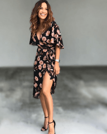 Las prendas con flores no solo aplican para un evento de coctel, estos diseños también son ideales para salir de noche.