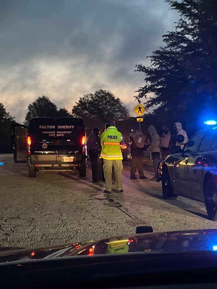 Durante la operación participaron el Departamento de Seguridad Pública de Georgia, la Oficina del Sheriff del Condado de Fulton y el Departamento de Policía de la Ciudad de Atlanta.